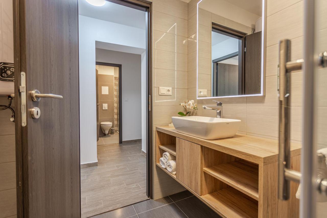 גיולה Viktoria Apartman מראה חיצוני תמונה