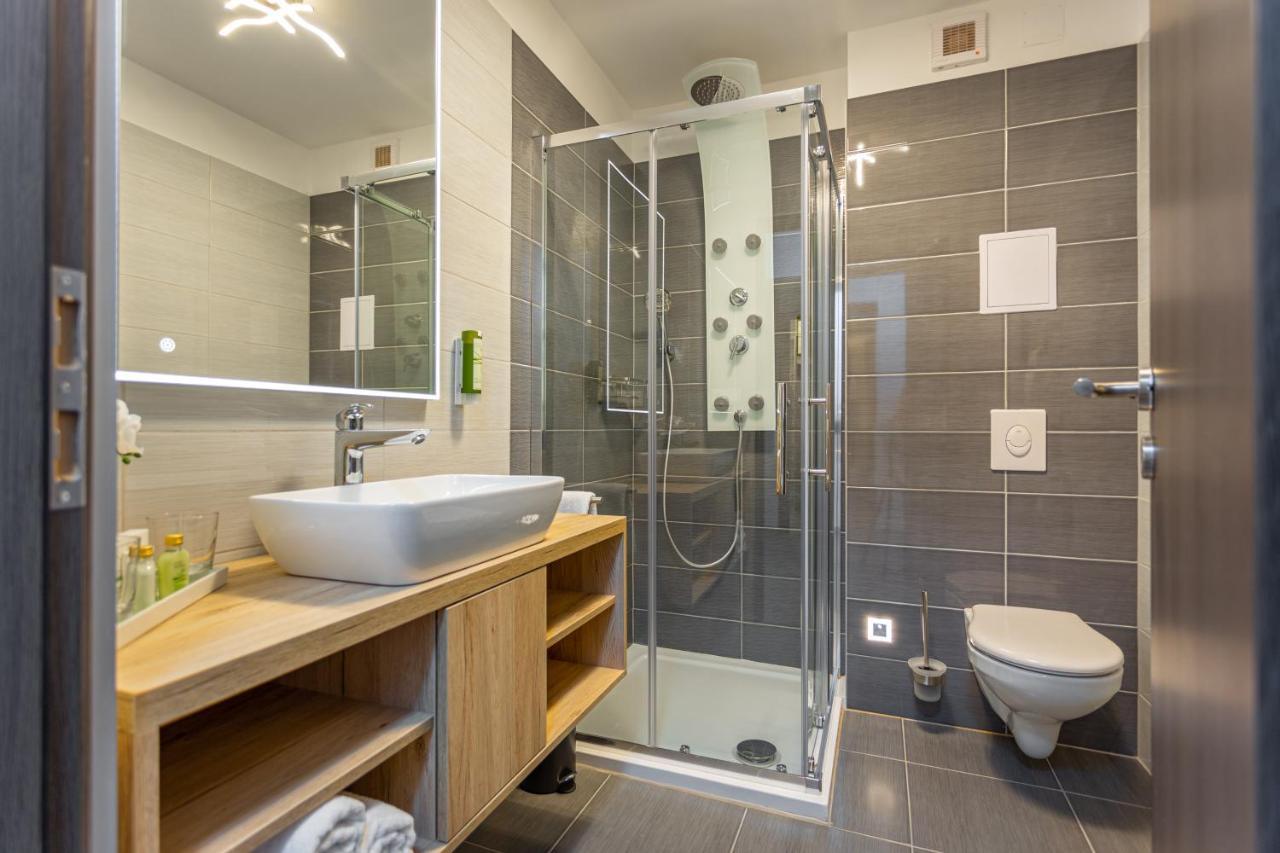 גיולה Viktoria Apartman מראה חיצוני תמונה