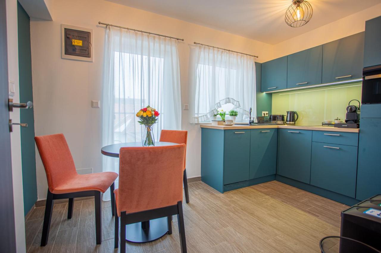 גיולה Viktoria Apartman מראה חיצוני תמונה