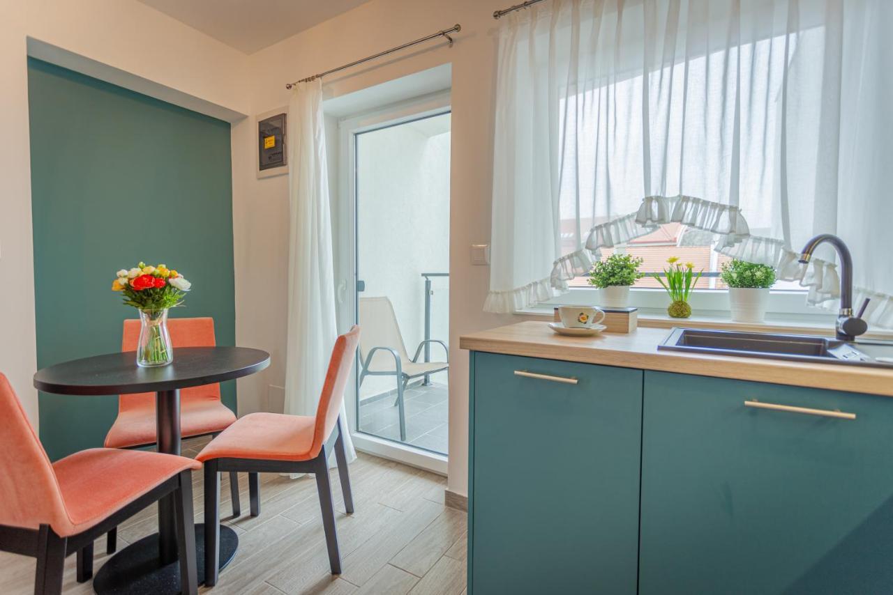 גיולה Viktoria Apartman מראה חיצוני תמונה