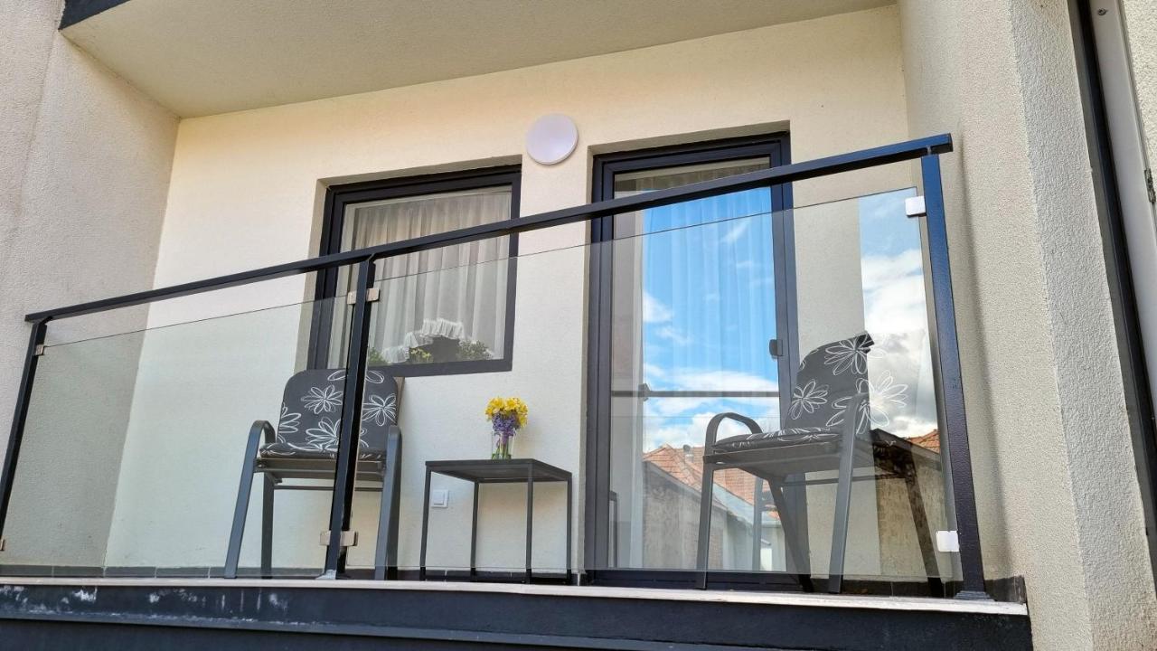 גיולה Viktoria Apartman מראה חיצוני תמונה