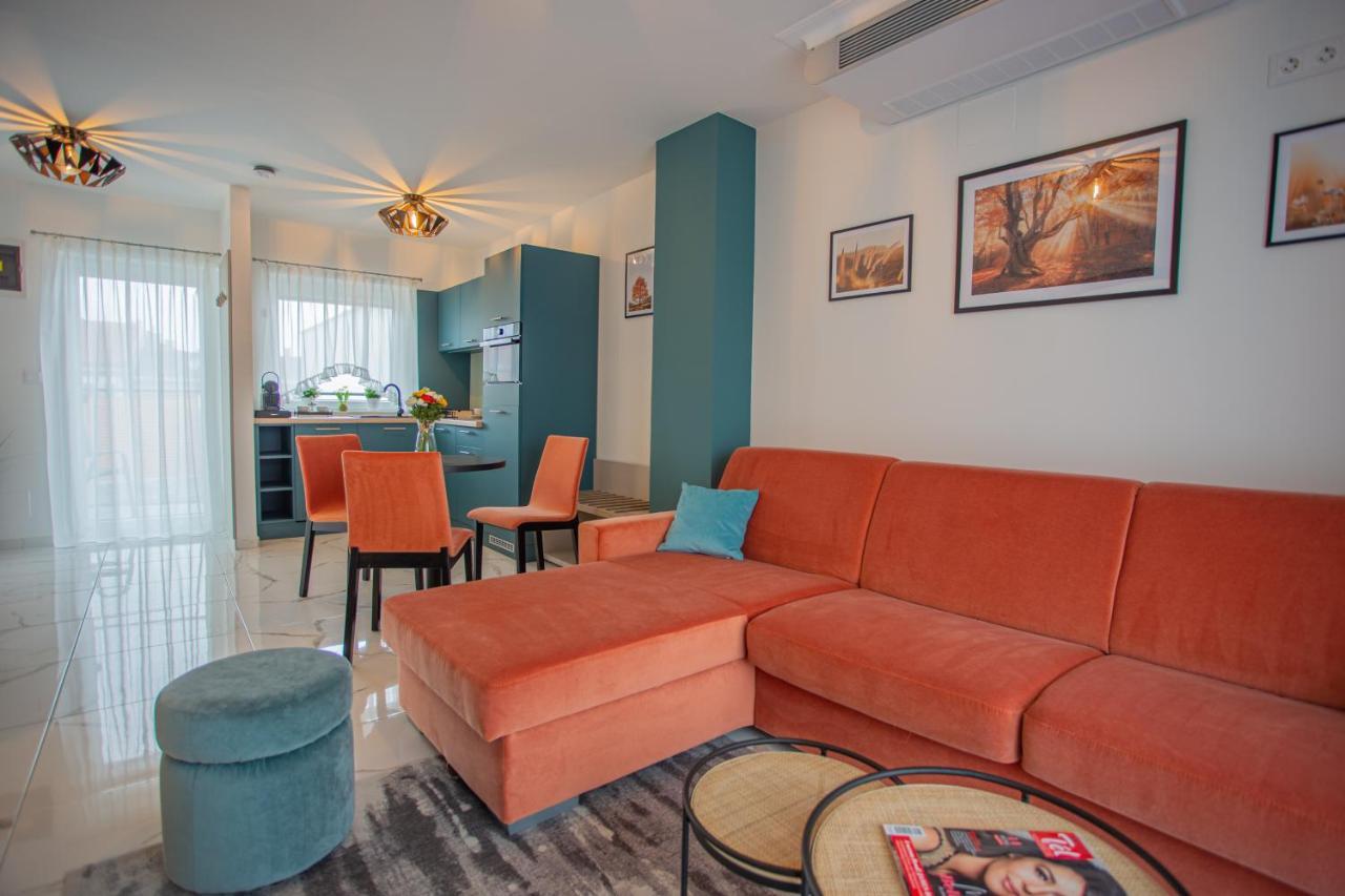 גיולה Viktoria Apartman מראה חיצוני תמונה