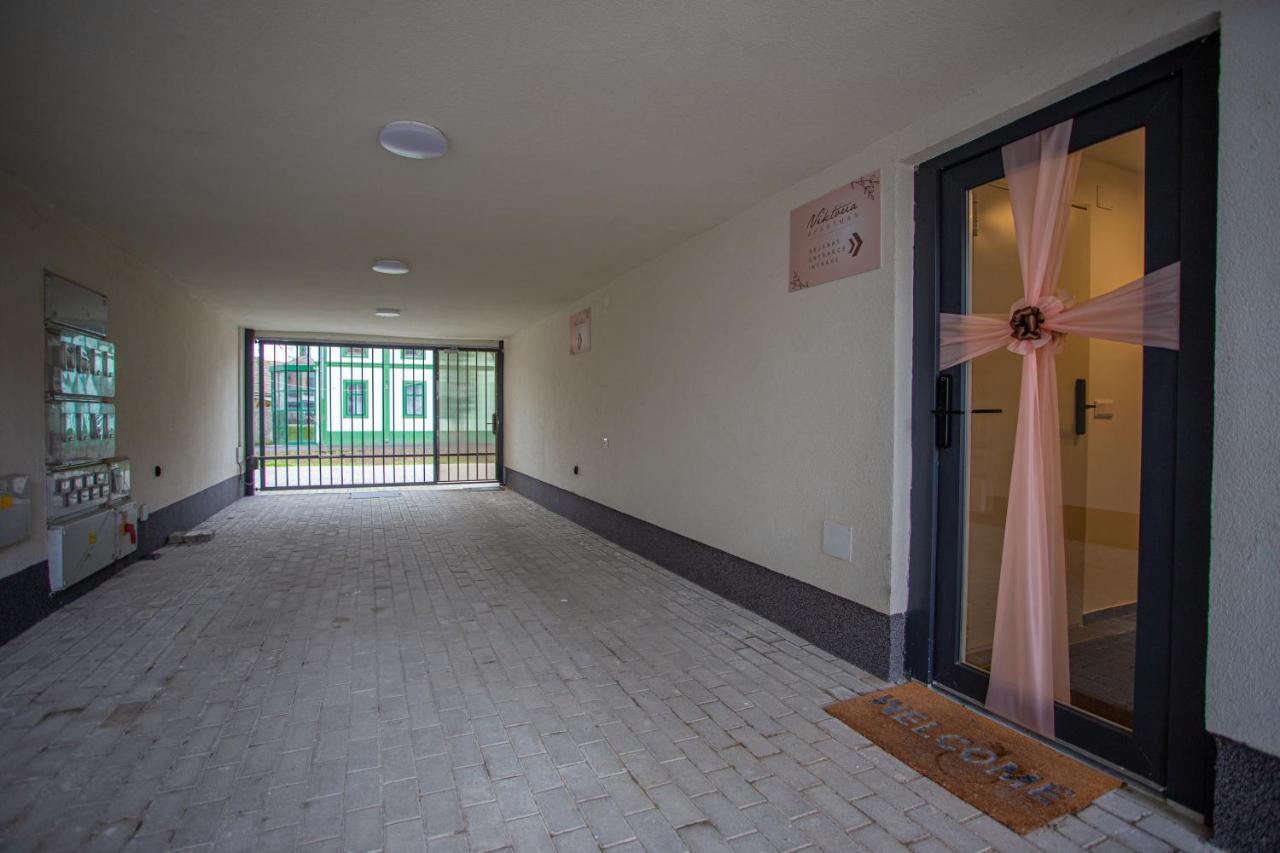 גיולה Viktoria Apartman מראה חיצוני תמונה